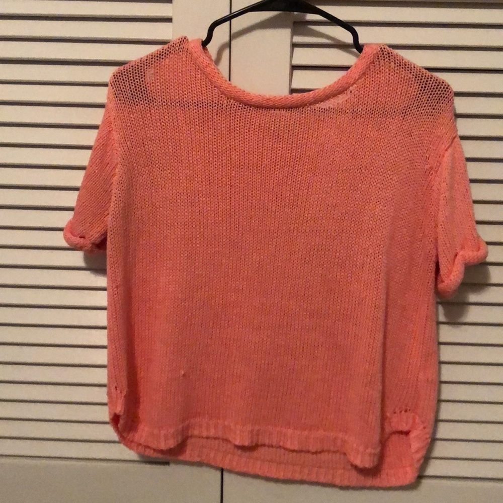 Pink crew neck shortsleeved sweater